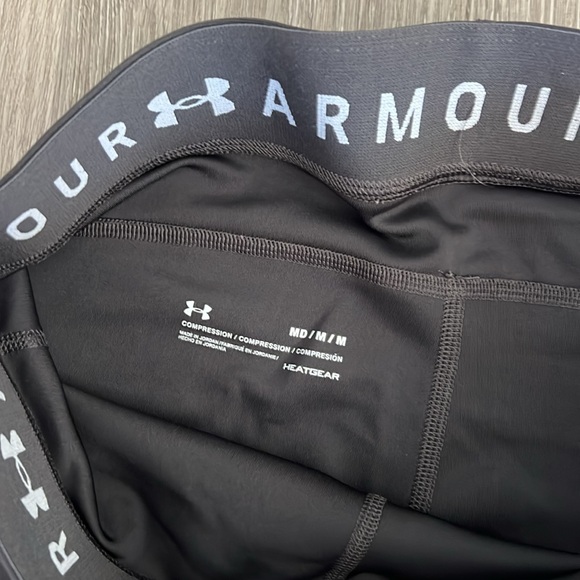 Under Armour Black and Gray Leggings, With Mathching Top. - Picture 5 of 8